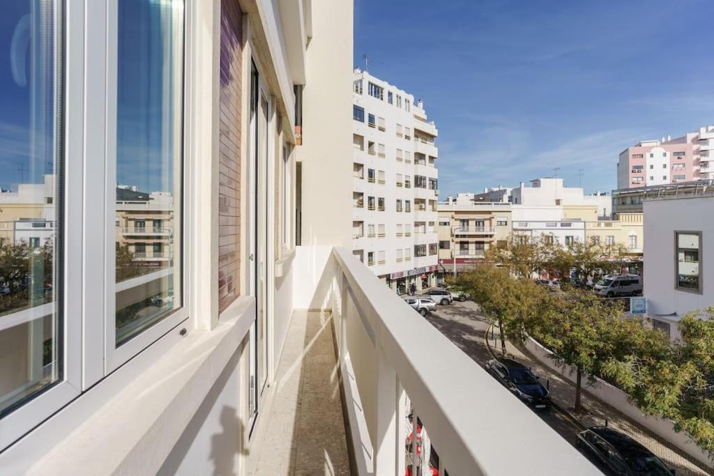 Modern & Bright - Faro Mercado Apt 22 Exterior photo